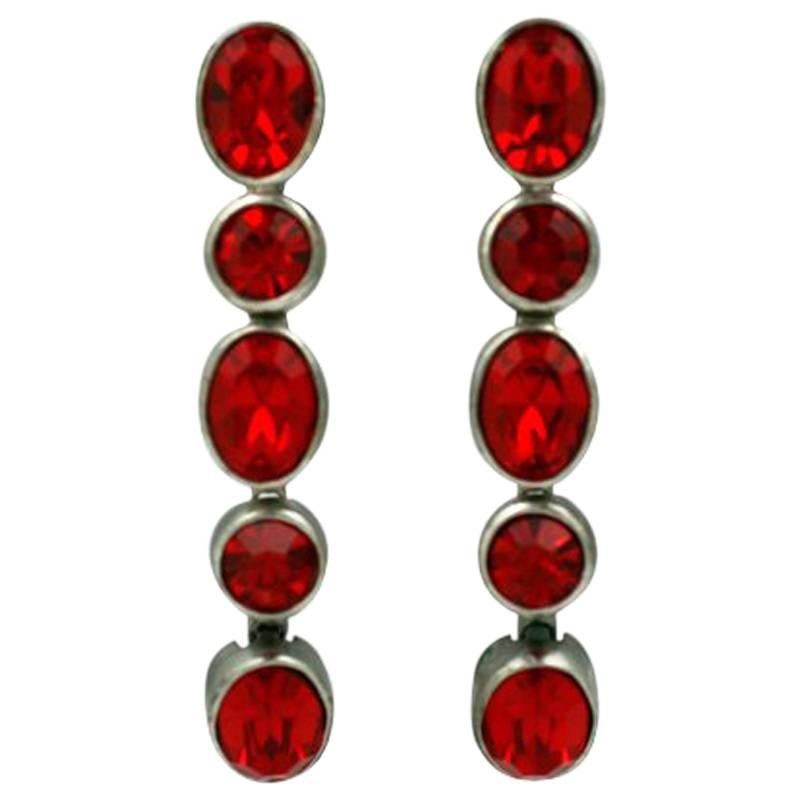 YSL Boucles d'oreilles pendantes ovales en rubis en vente