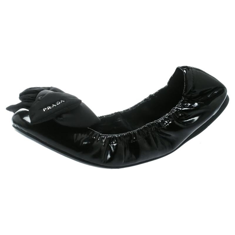 Prada Sport Black Patent Leather Bow Detail Scrunch Ballet Flat Size 40 For  Sale at 1stDibs | prada sport ballet flats, prada flats with bow, prada  ballet flats with bow