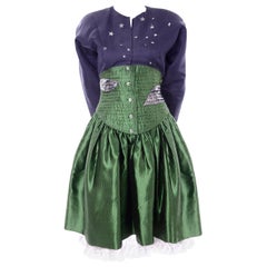 Geoffrey Beene Vintage Green & Blue Dress W/ Silver Stars & Quilted Corset Waist (Robe verte et bleue vintage avec étoiles argentées et taille corsetée)