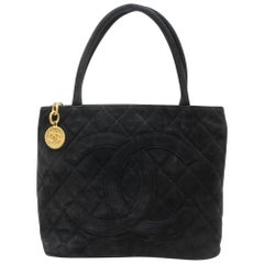 Chanel Médallion Quilted Charm Zip 869199 Black Suede Leather Tote