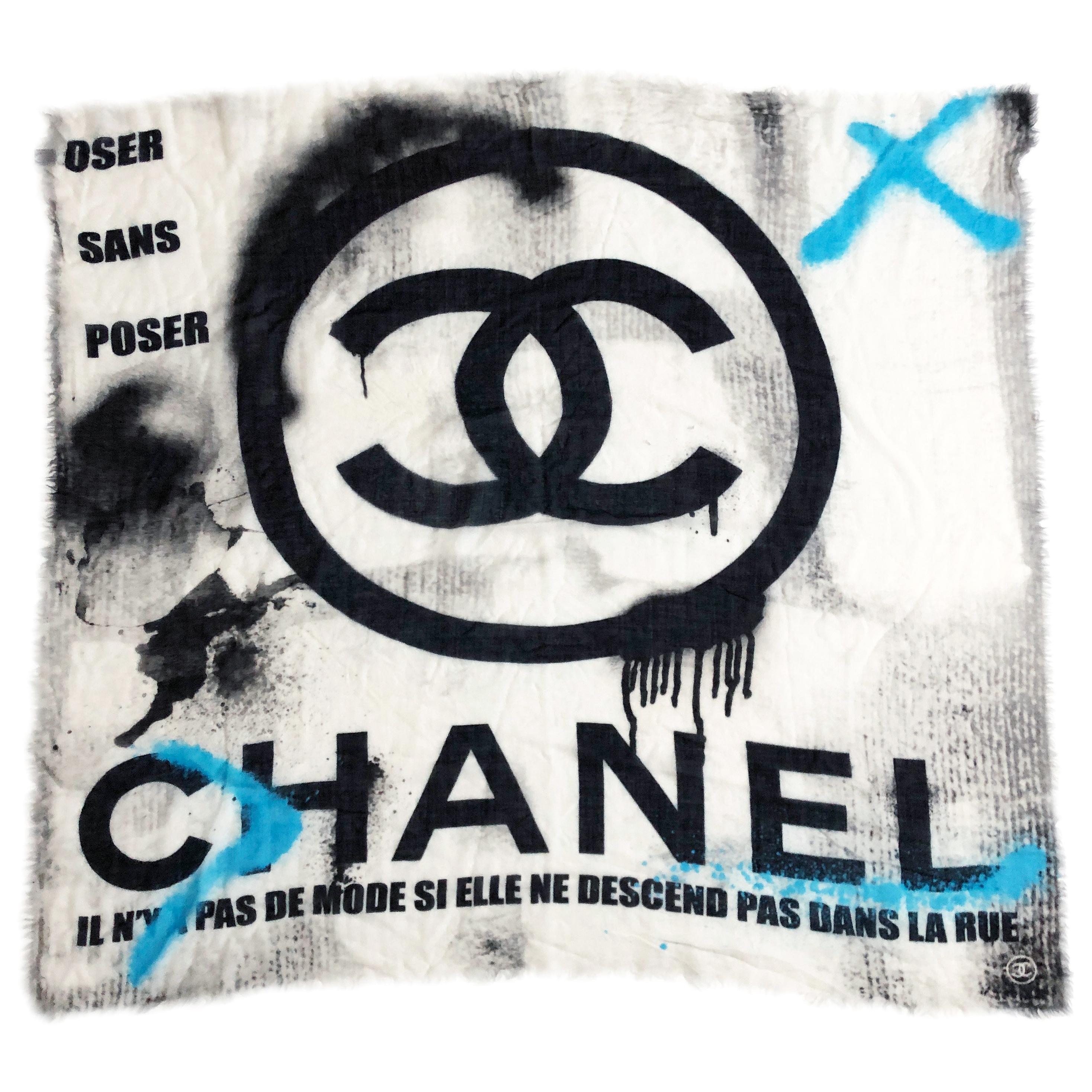 Chanel Large Echarpe Châle Graffiti Cachemire 51in CC Logo avec boite