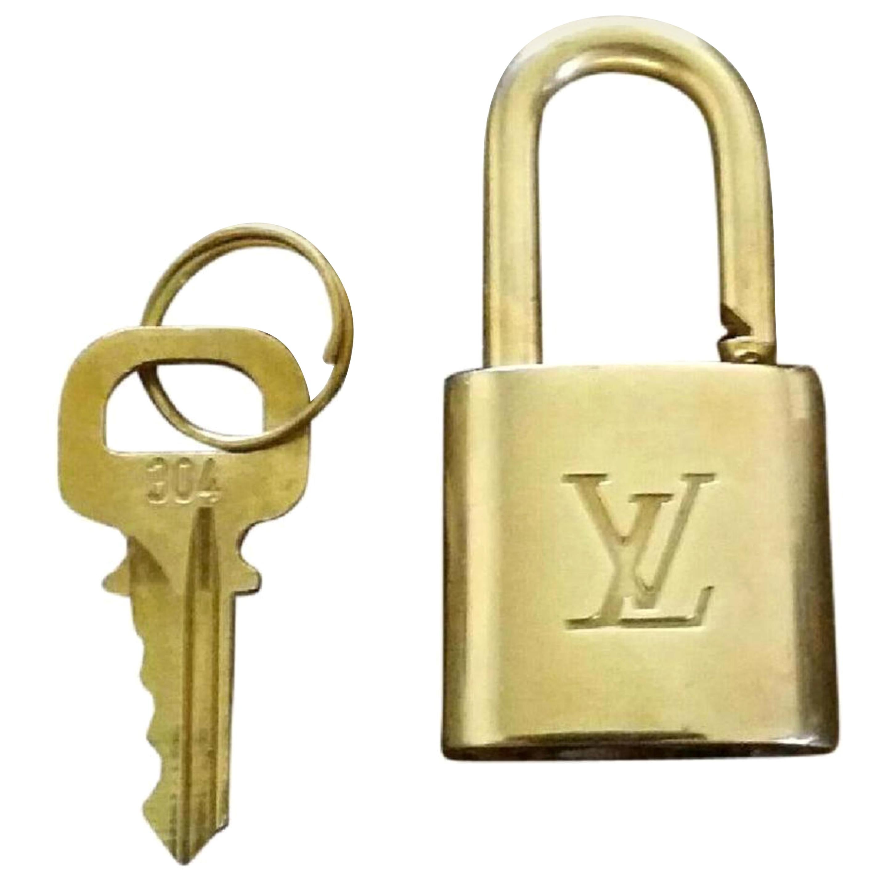 Louis Vuitton Gold Single Key Lock Pad Lock and Key 867732 For Sale