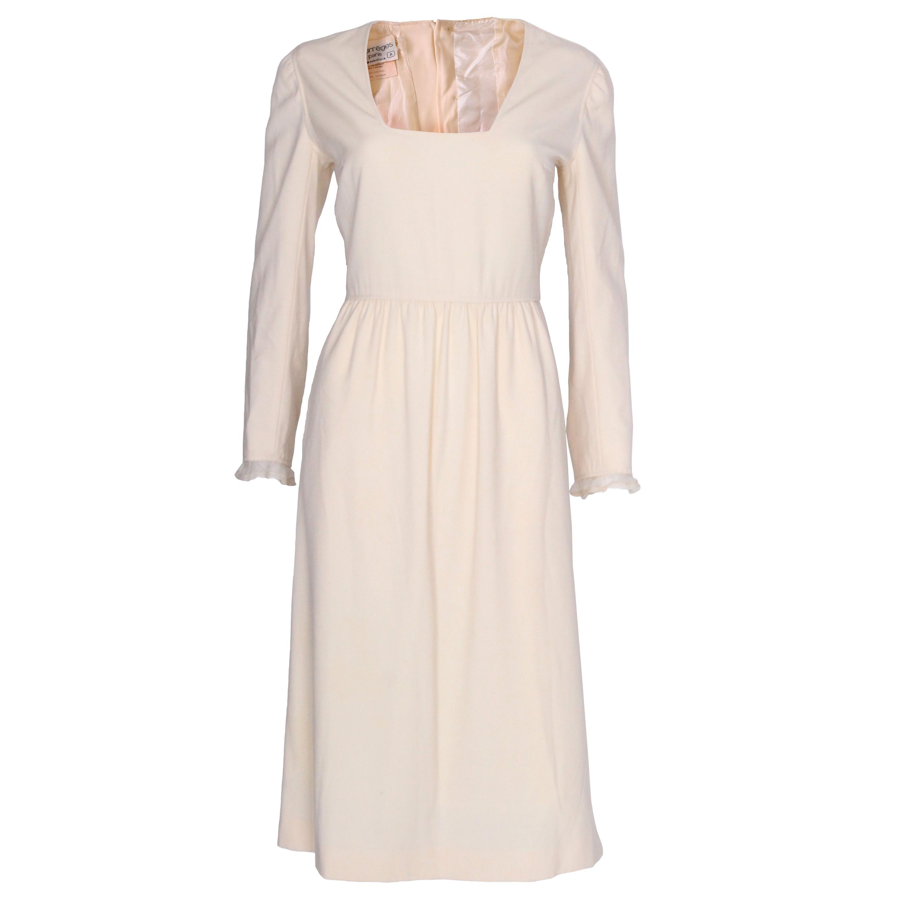 Courreges cremefarbenes Kleid aus Wolle und Seide aus den 1960er Jahren, Modell 29074 im Angebot