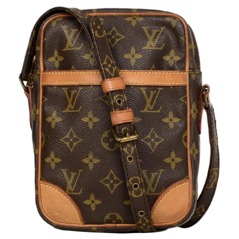 louis v camera bag style crossbody purse