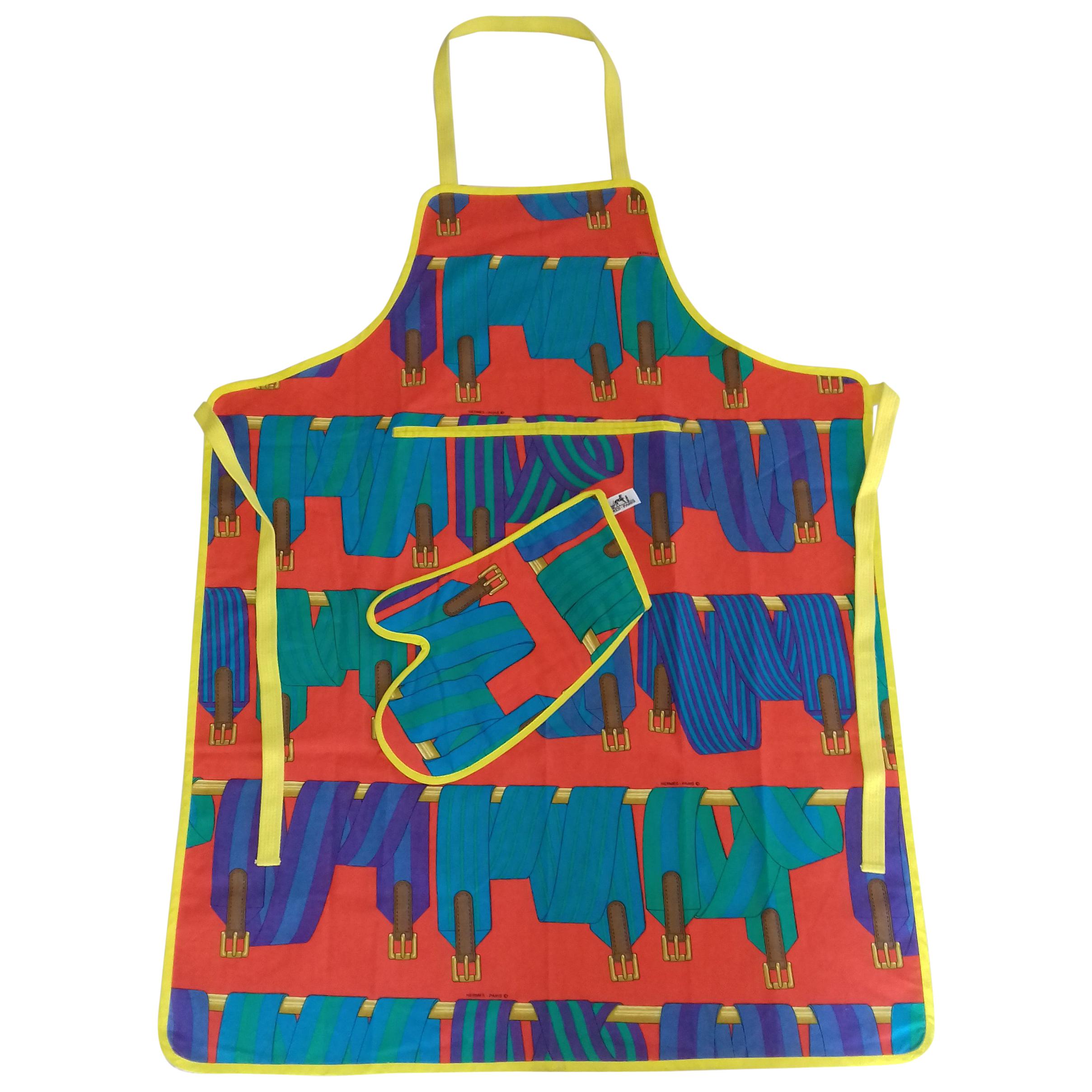 Hermès Cook's set of 2 pieces Les Sangles Pattern Apron and Oven Mitt In Box For Sale