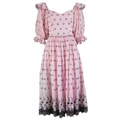 Emanuel Vintage Bauernkleid aus Baumwolle mit Lochstickerei in Rosa und Schwarz:: 1980er Jahre