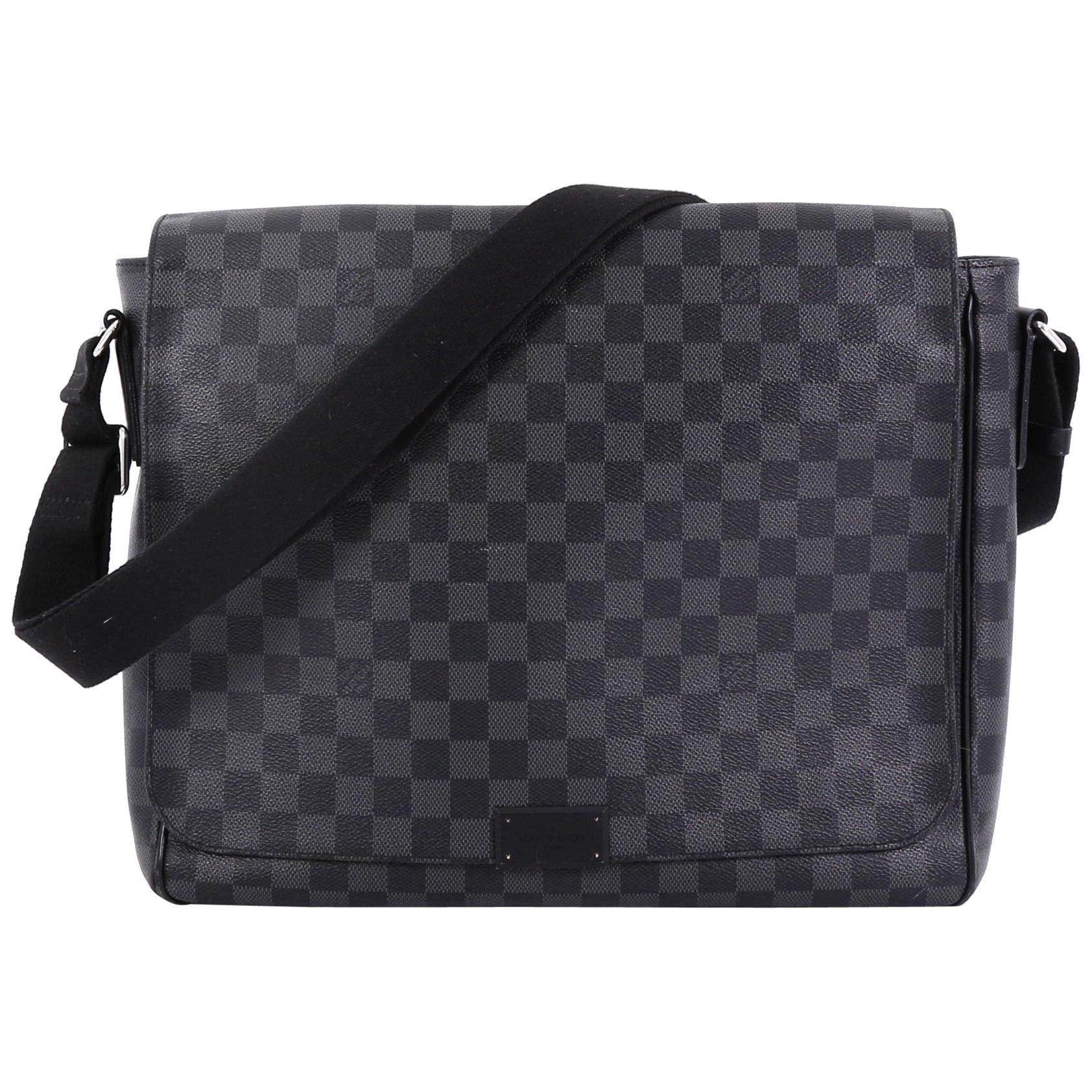 Louis Vuitton District Messenger Bag Damier Graphite MM,