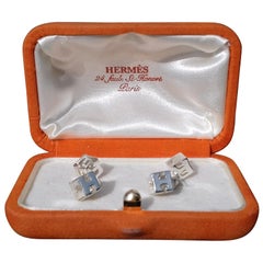 Hermès Cube Cufflinks Men and Women With Hermes Logo Letters in Silver