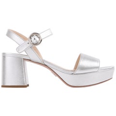 PRADA Sandalias de tacón con plataforma de cuero plateado metalizado