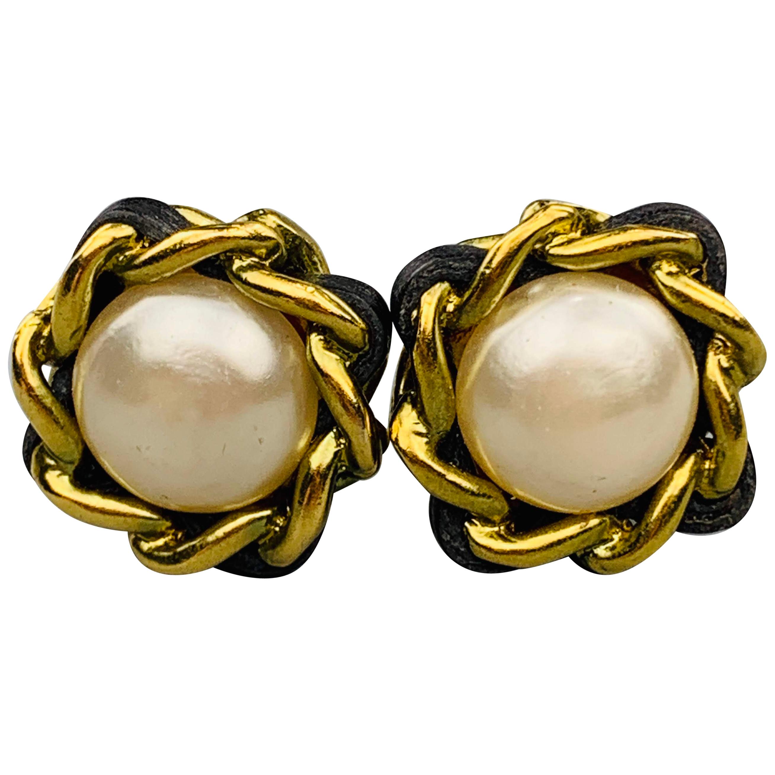 CHANEL VINTAGE 1994 Gold Tone & Black Woven Chain Faux Pearl Clip On Earrings