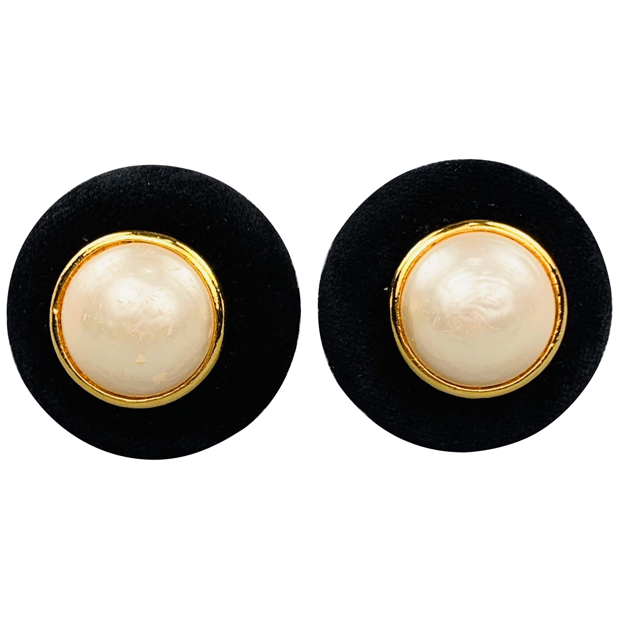 Chanel Pre-owned 1986 Faux-Pearl Clip-On Earrings - Gold