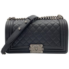 Chanel Boy Ruthenium Finish Medium Black Sac en cuir matelassé A67086 Y83338 94305