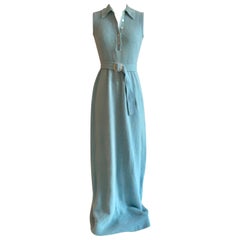 années 1960 - Anne Fogarty - Robe longue en angora bleu clair:: sans manches:: en tricot pull-over