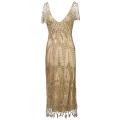 Vestido y slip de ganchillo dorado metalizado de Donna Karan