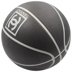 Vintage Chanel Black Basket Ball Good condition