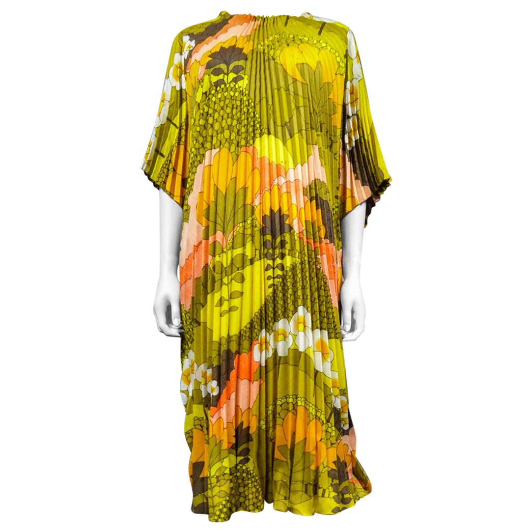 A Beach Dress in Pleated Sun Printed Polyester Circa 1970 For Sale