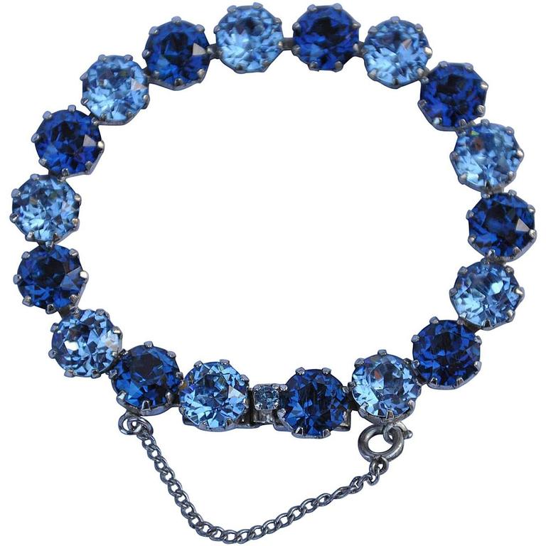 Ceinture en argent avec grand bracelet en strass et saphirs et chaîne de sécurité