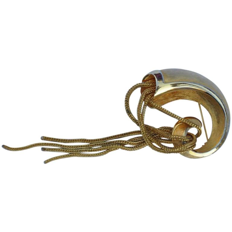 Broche de Oro Dorado con "Cadenas Colgantes