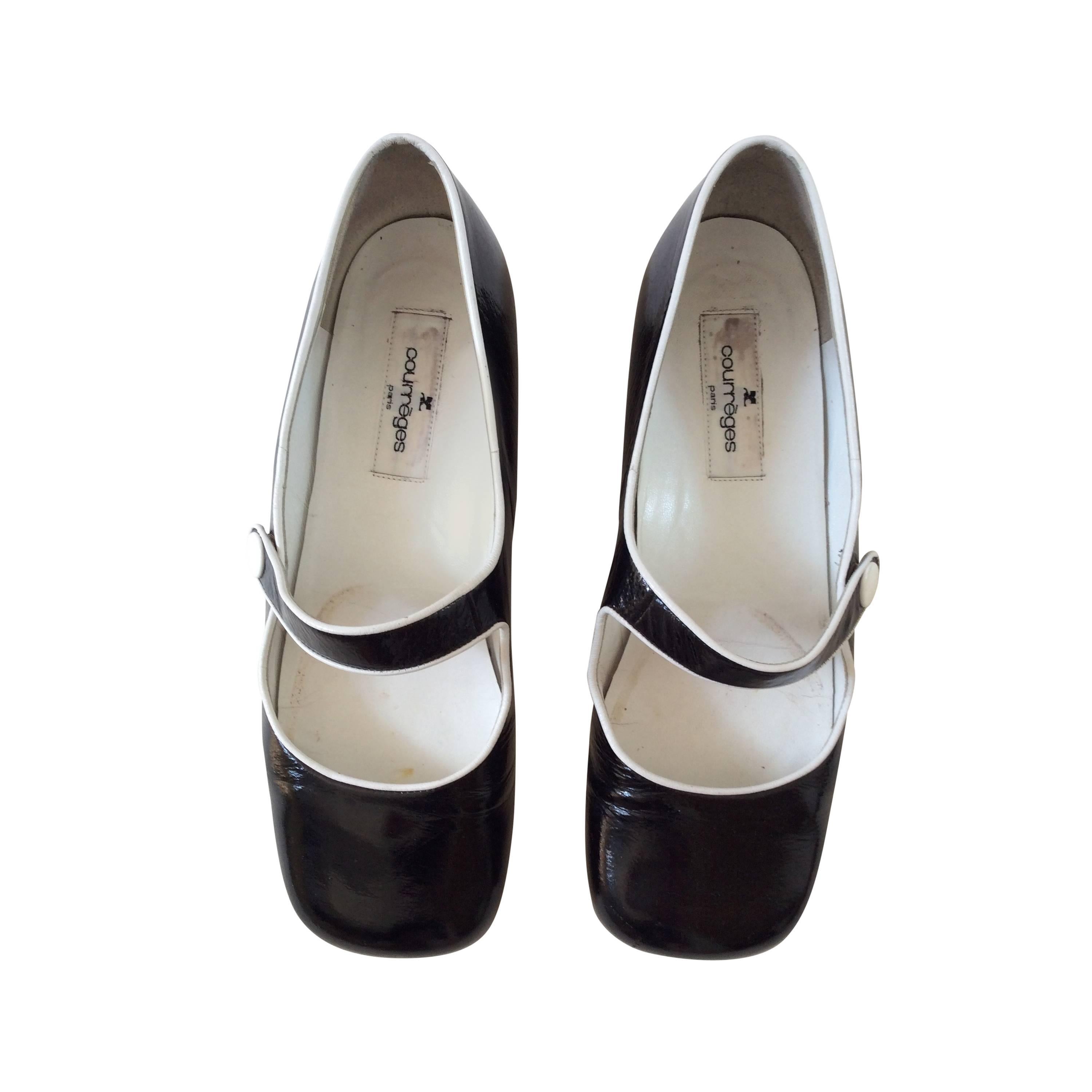 Courreges Mary Jane Shoes - 1980's - Size 37 - Extremely Rare For Sale