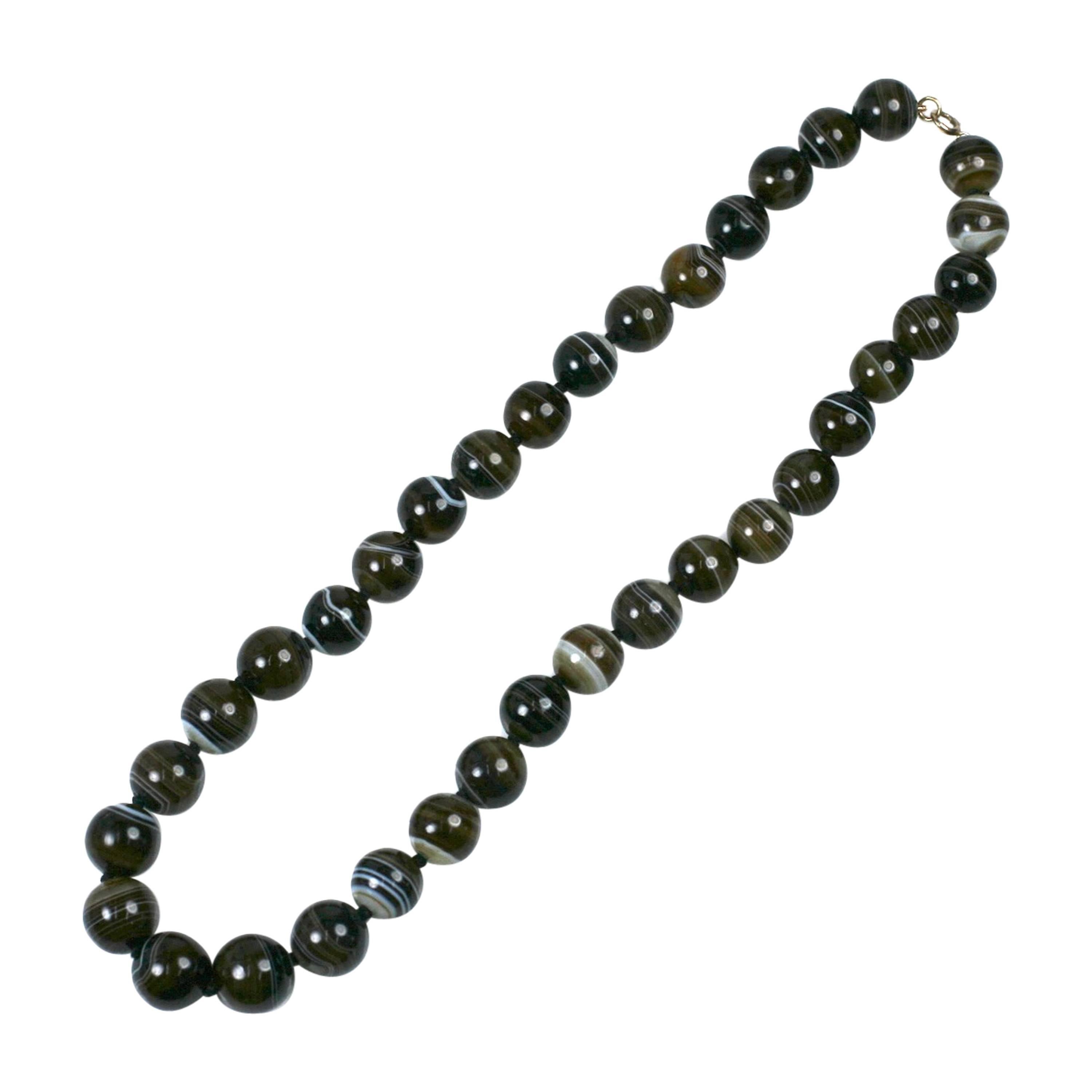 Viktorianische Achat-Perlen mit Bändern im Angebot