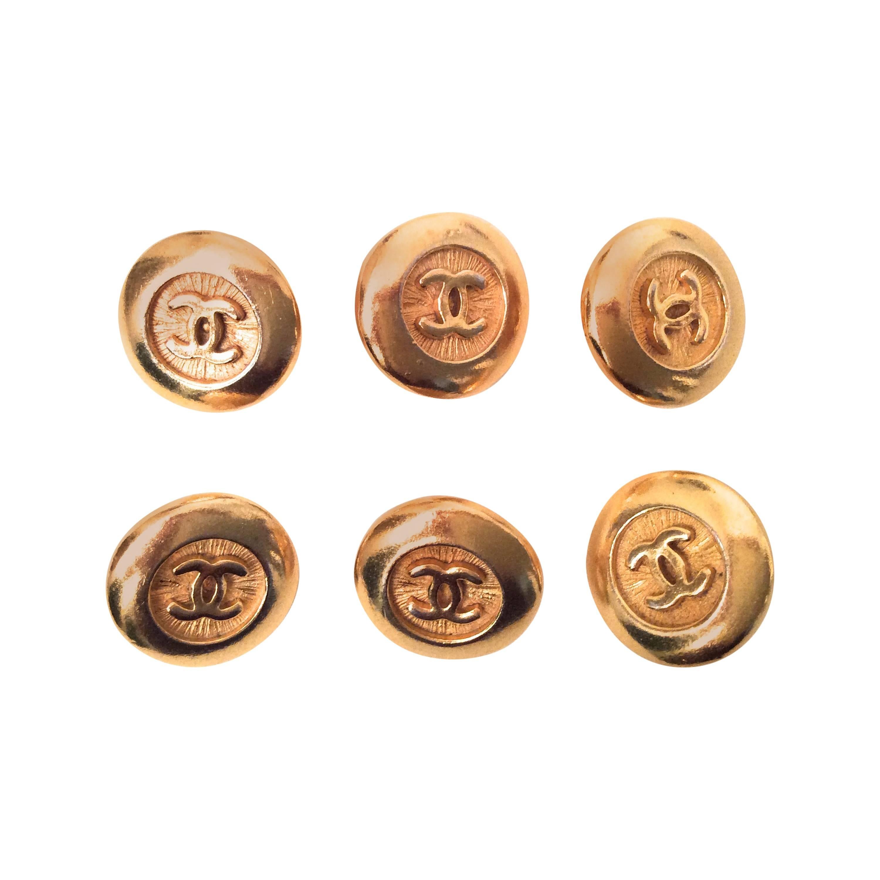 6 Botones Chanel vintage en tono dorado
