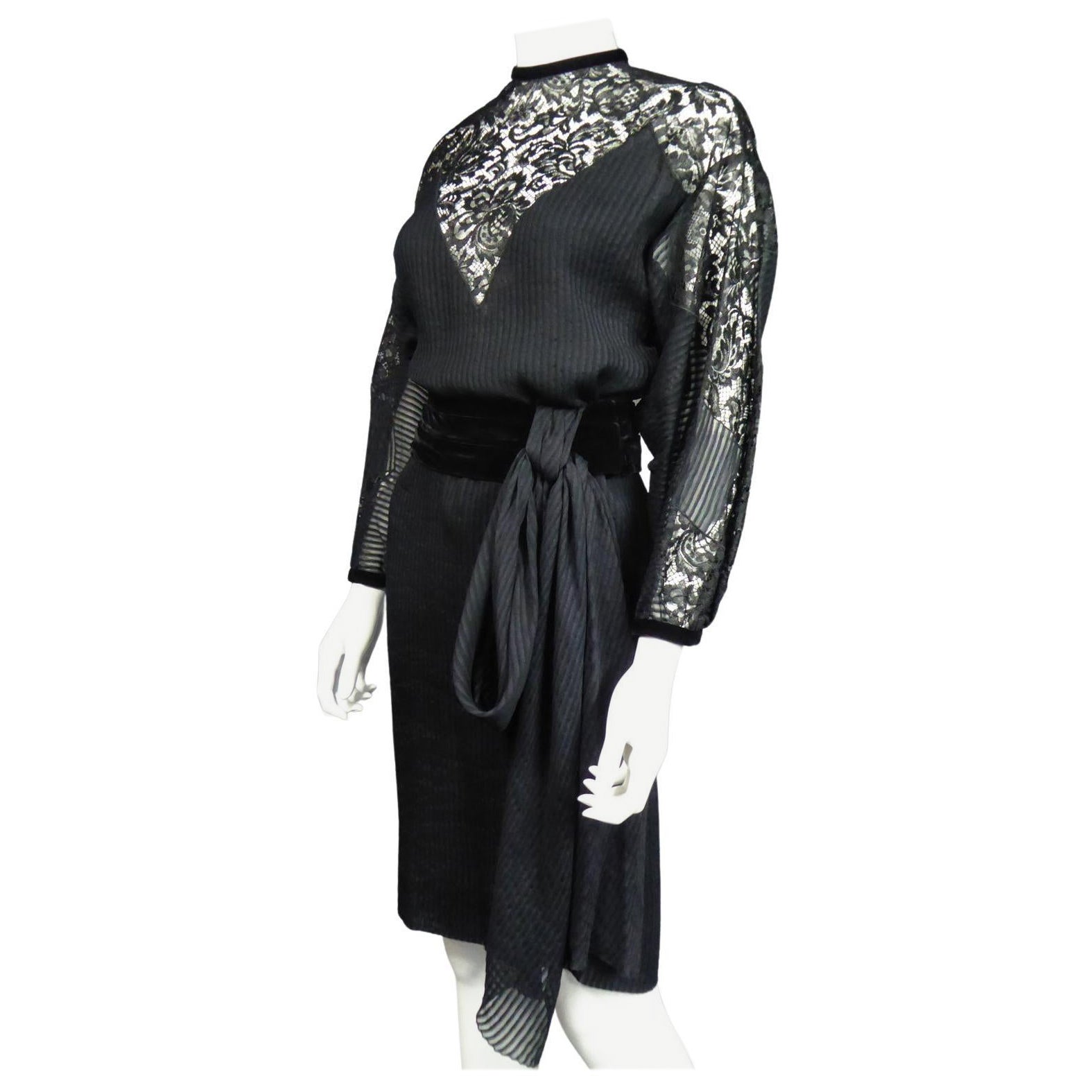 Un Vestidito Negro Christian Dior-Marc Bohan número 15843 Primavera Verano 1982 en venta