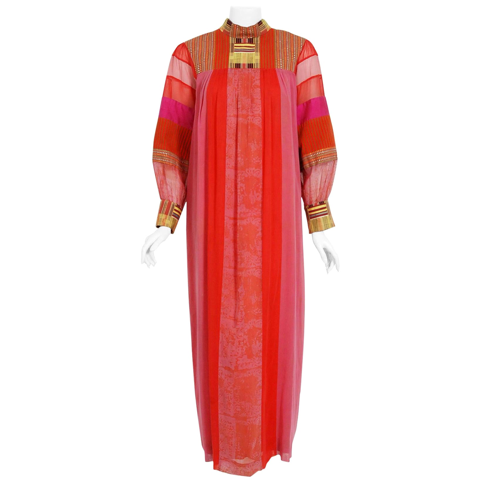 Robe longue vintage en coton brodé et patchwork des années 1970 portée par Zsa Gabor en vente