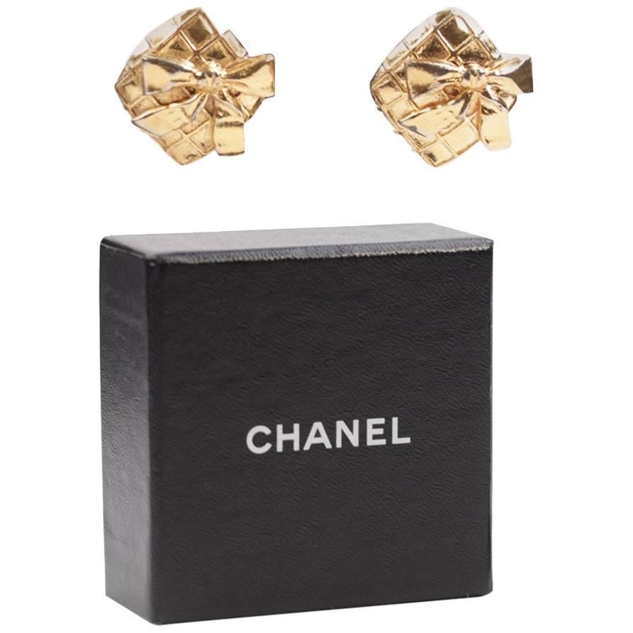 Chanel Vintage Quilted Gold Metal Clip on Earrings Bow Detailing with Box