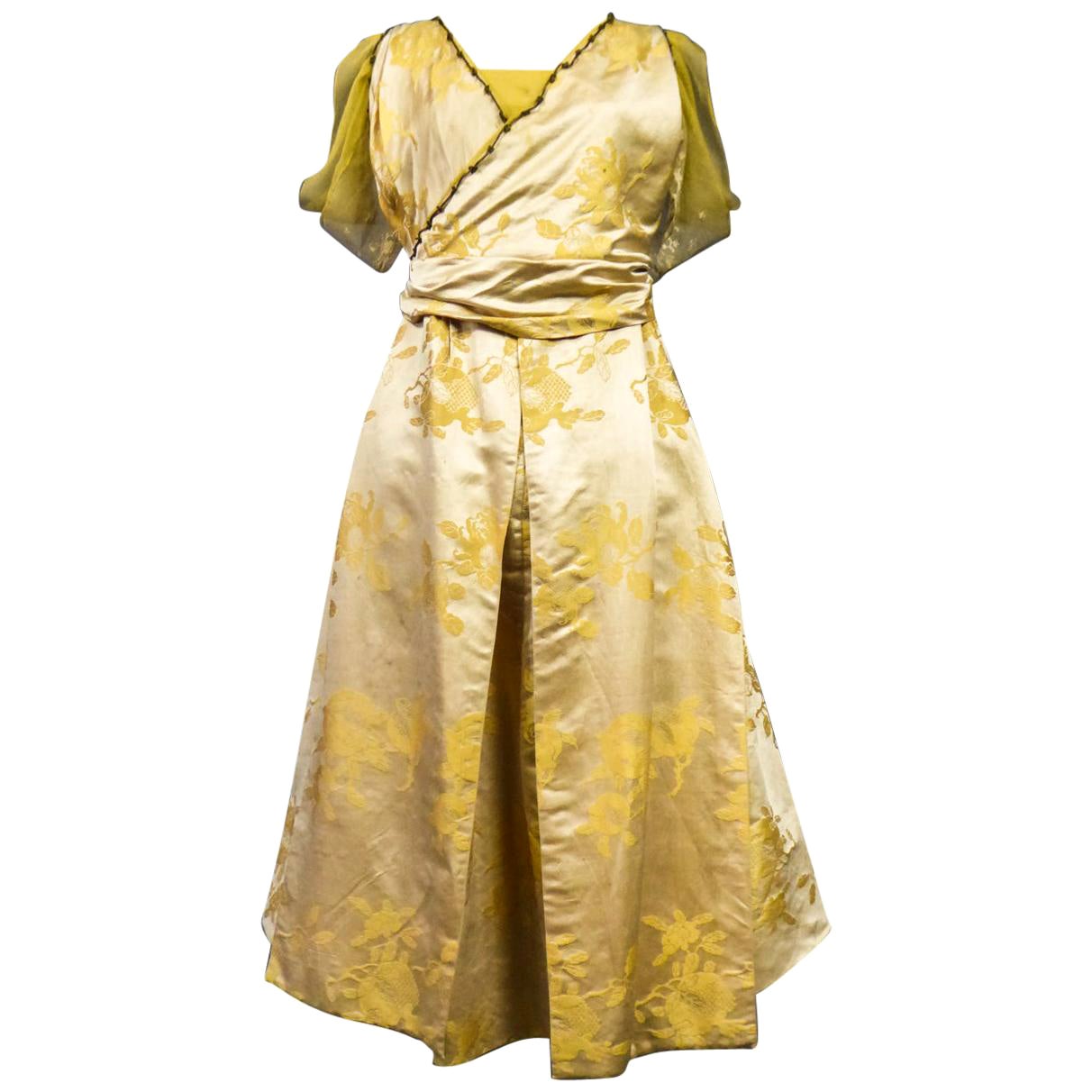 Rosa C. Korn beschriftetes Kleid aus chinesischem Damast-Satin - Vereinigte Staaten um 1915 im Angebot