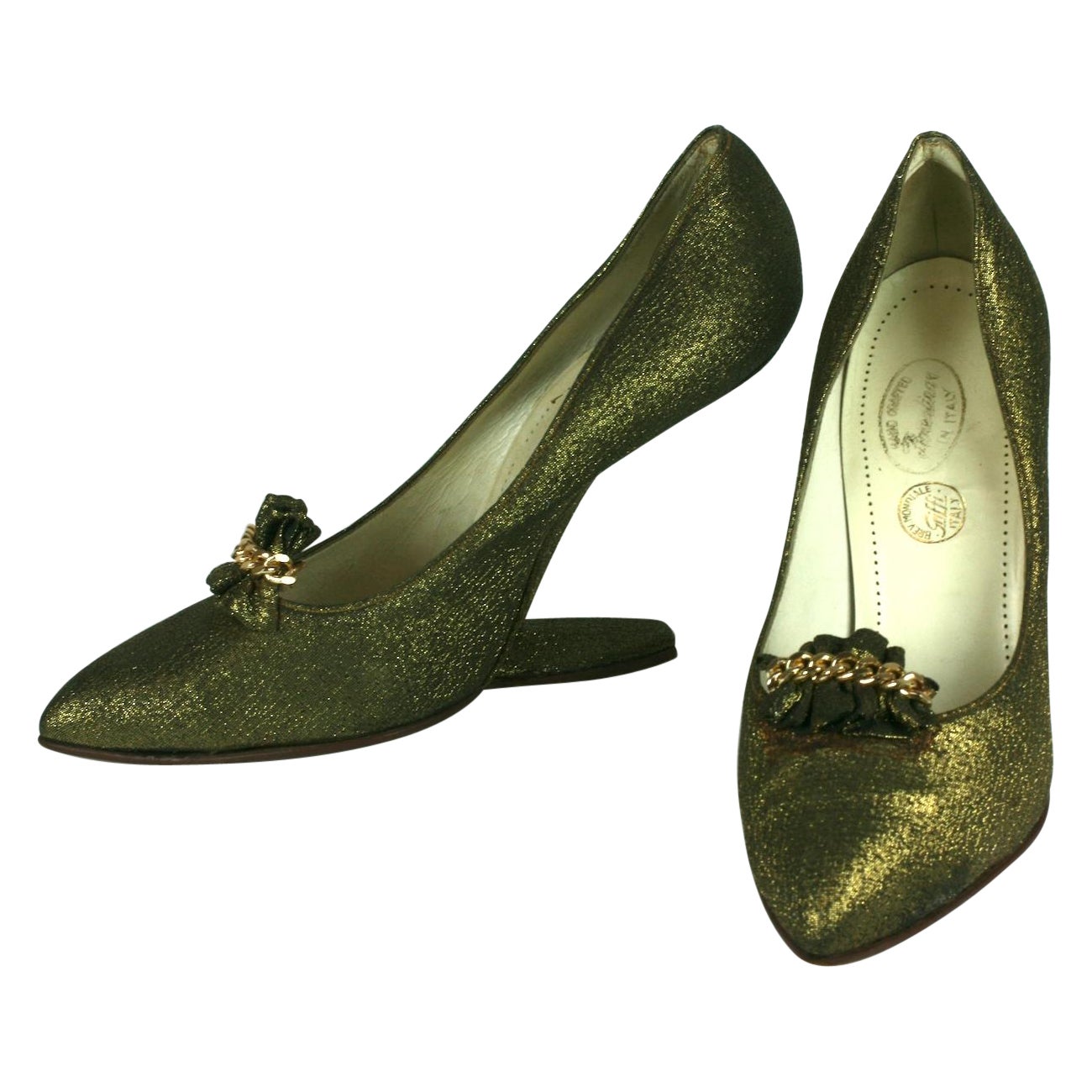 Italienische Gold-Lamé-Pumps mit Hängelampen im Angebot