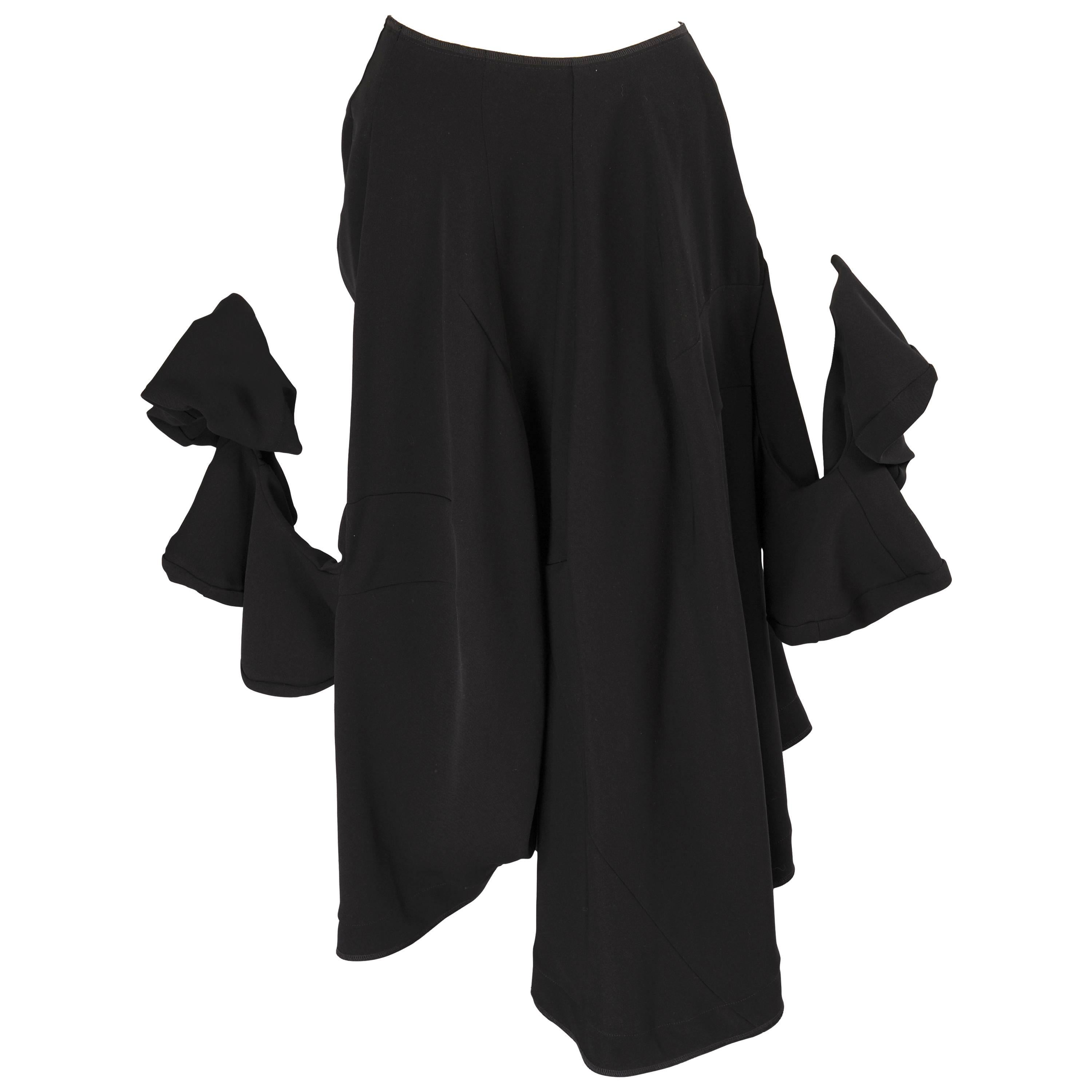 Gonna di Comme des Garcons con maniche lunghe e attorcigliate