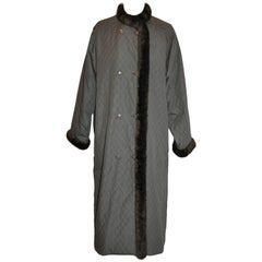 schal zu olivgrüner jacke Givenchy Olivgrüner, leichter, gesteppter, ausgestellter, ausgestellter Mantel