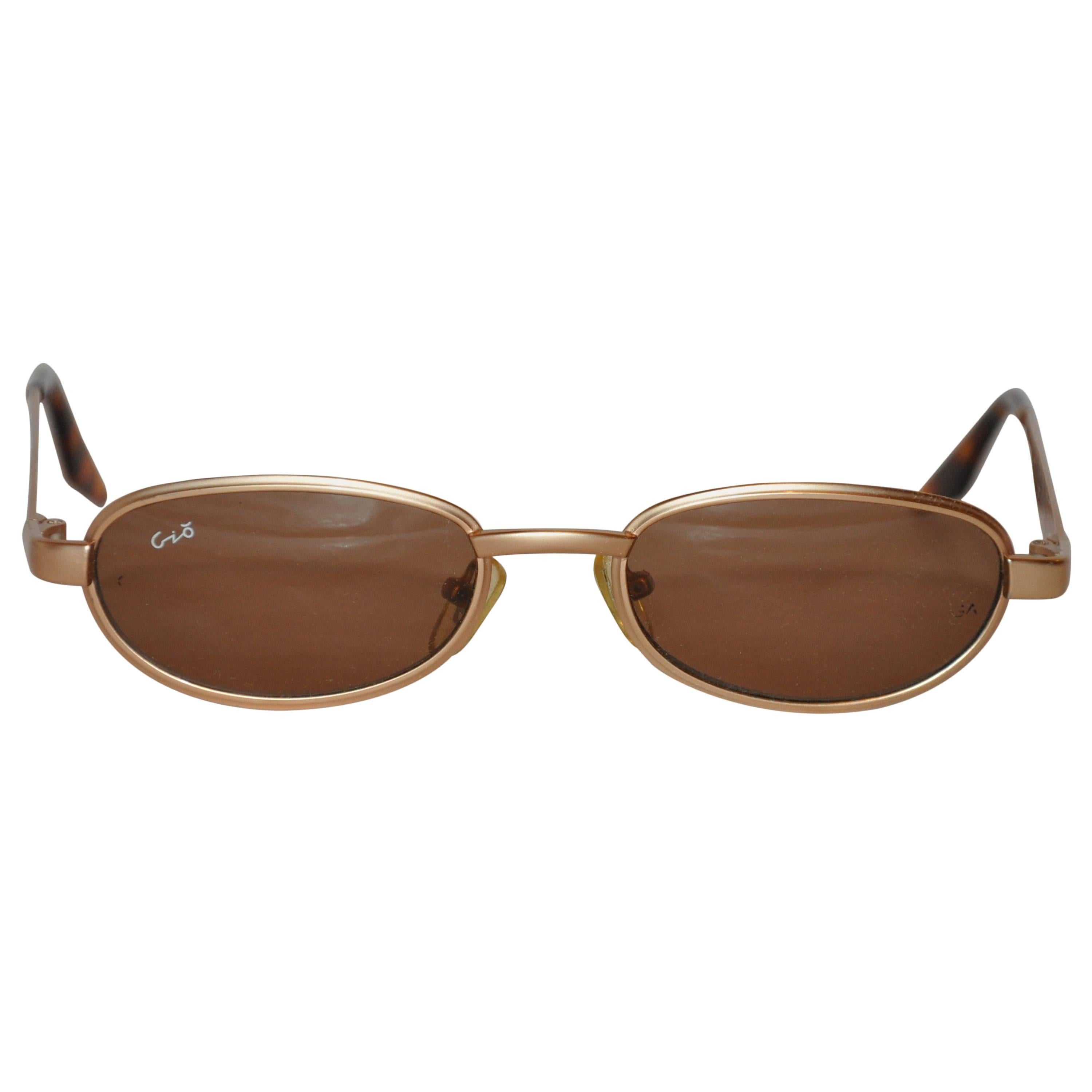 Georgio Armani - Lunettes de soleil en or poli avec monture en écaille de tortue en vente