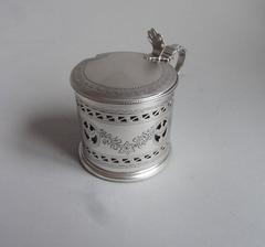 Antique A very fine George III Mustard Pot made in London in 1783 by Robert Hennell.