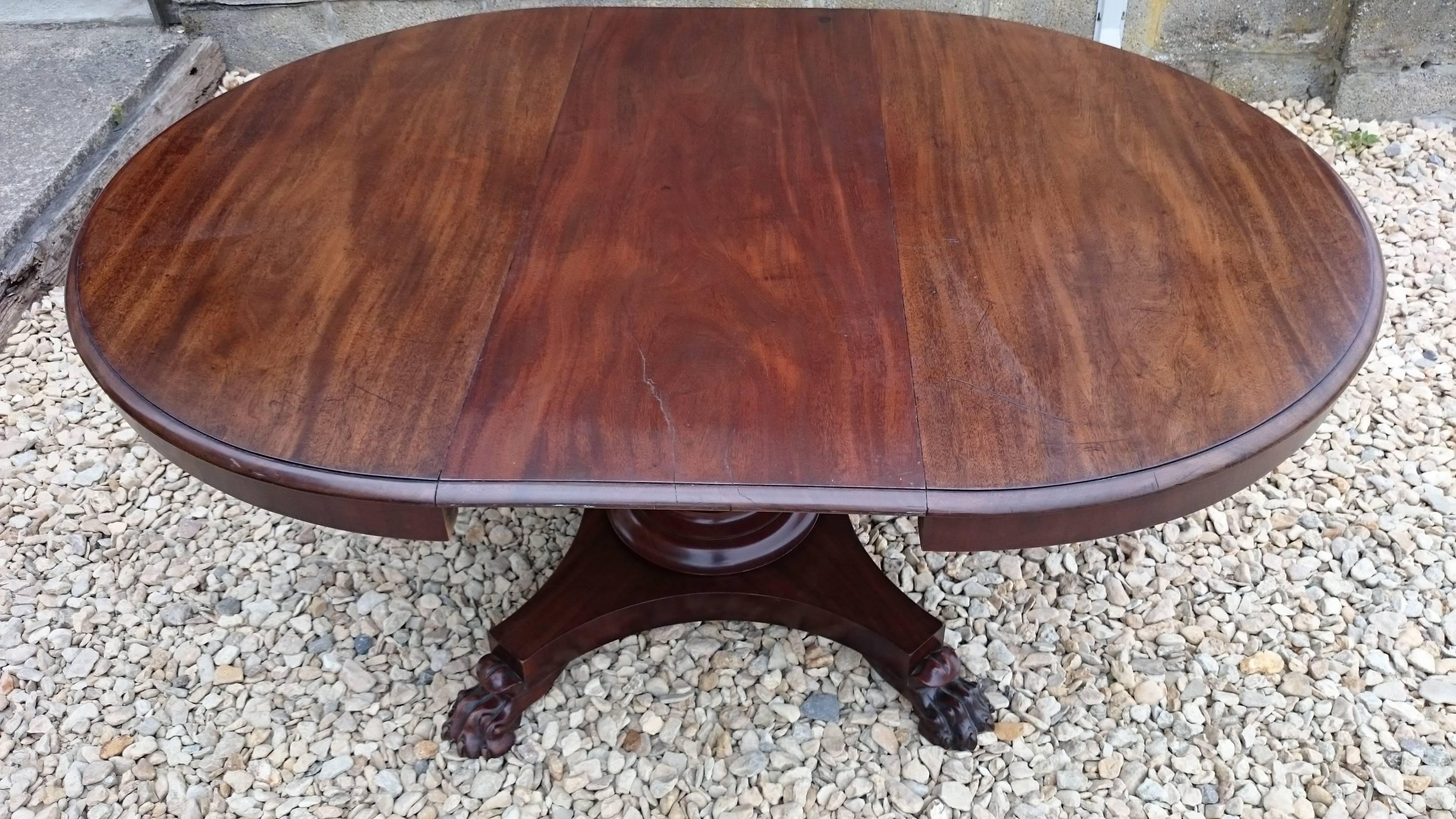 Antique extending breakfast table with removable leaf to fold down to a circle. Good solid and versatile table with lots of leg room. 

English, circa 1840 

Measures: 48