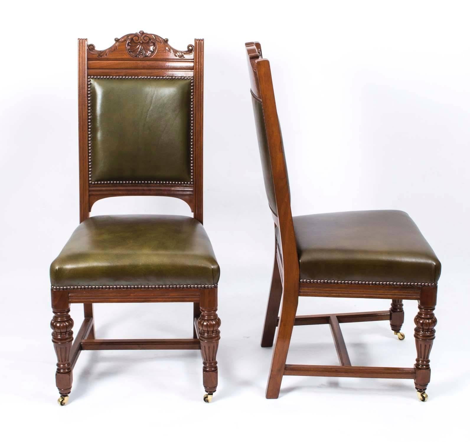 English Antique Set of 16 Victorian Walnut Dining Chairs, circa 1850