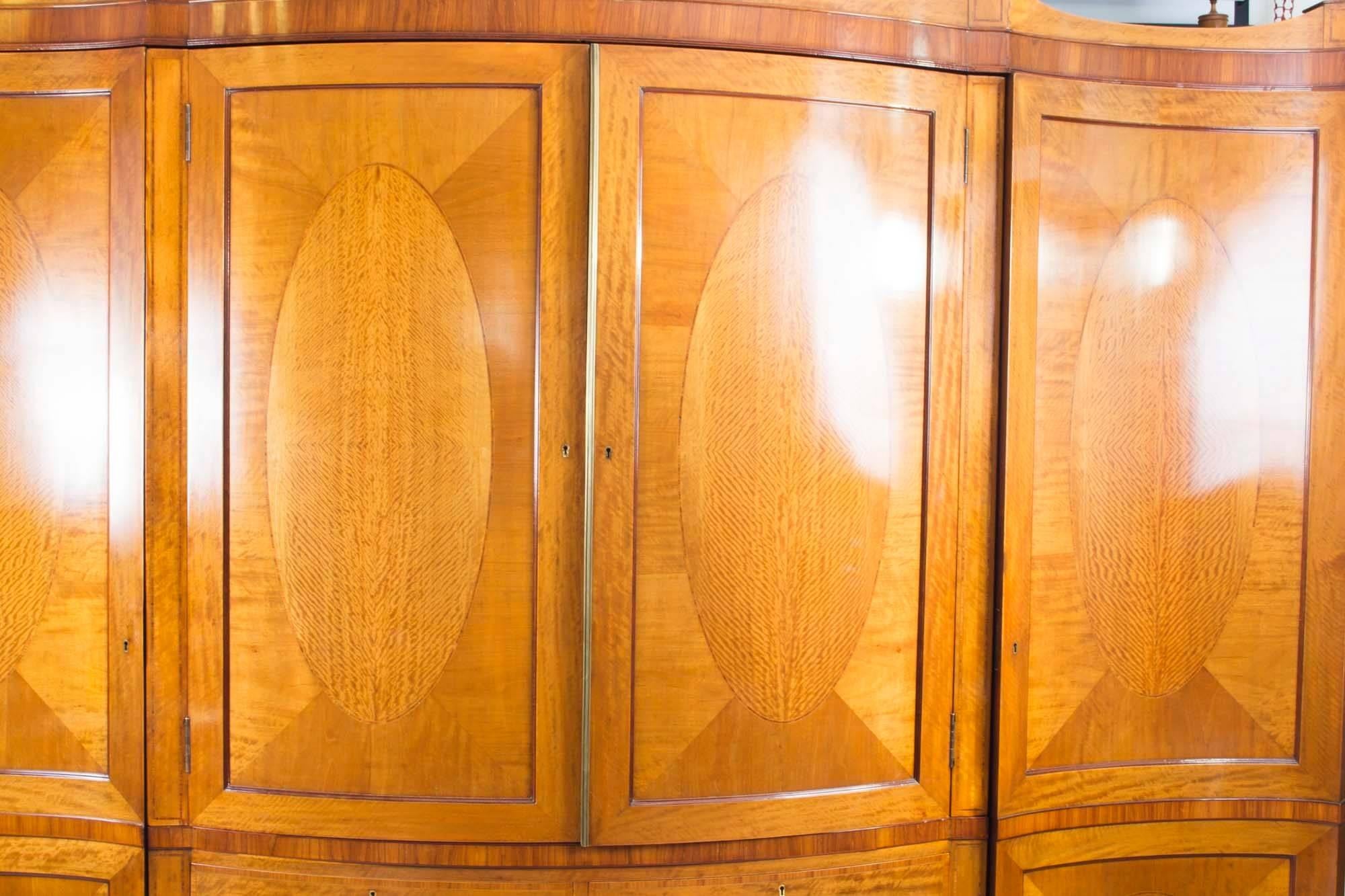 Antique English Satinwood and Tulipwood Wardrobe, circa 1900 In Excellent Condition In London, GB