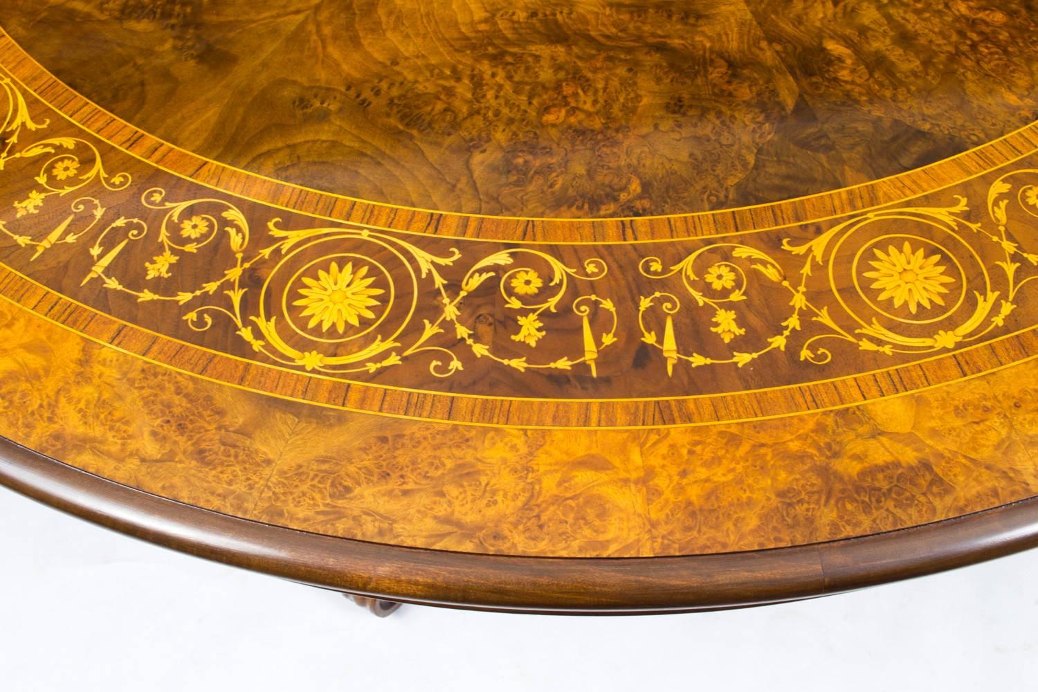 Victorian Walnut Marquetry Loo Table In Excellent Condition In London, GB