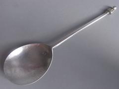 THE HOW MAIDENHEAD SPOON. An exceptionally rare Elizabeth I Maidenhead Spoon mad