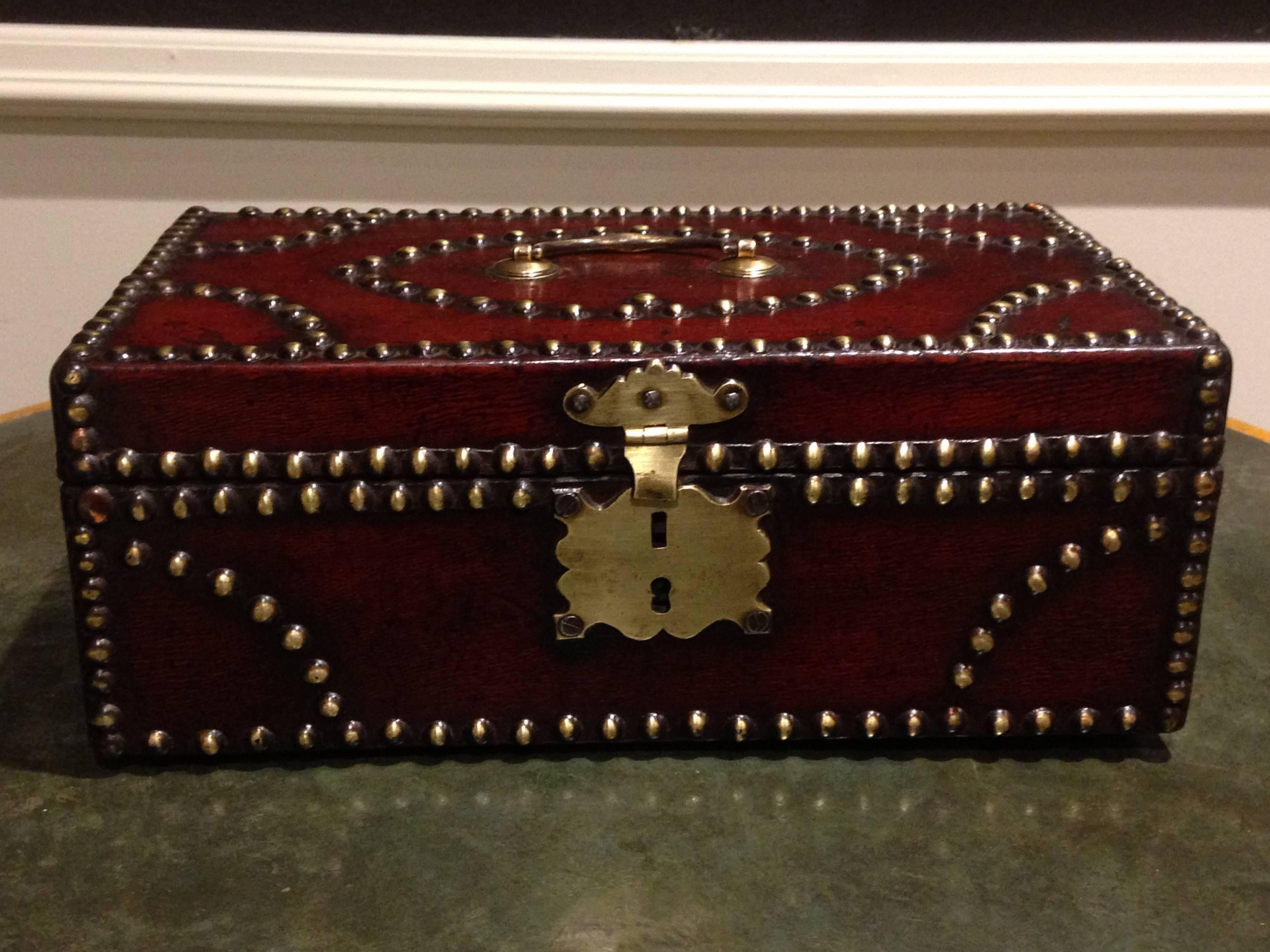 Brass studded dispatch box In Good Condition In Edenbridge, Kent