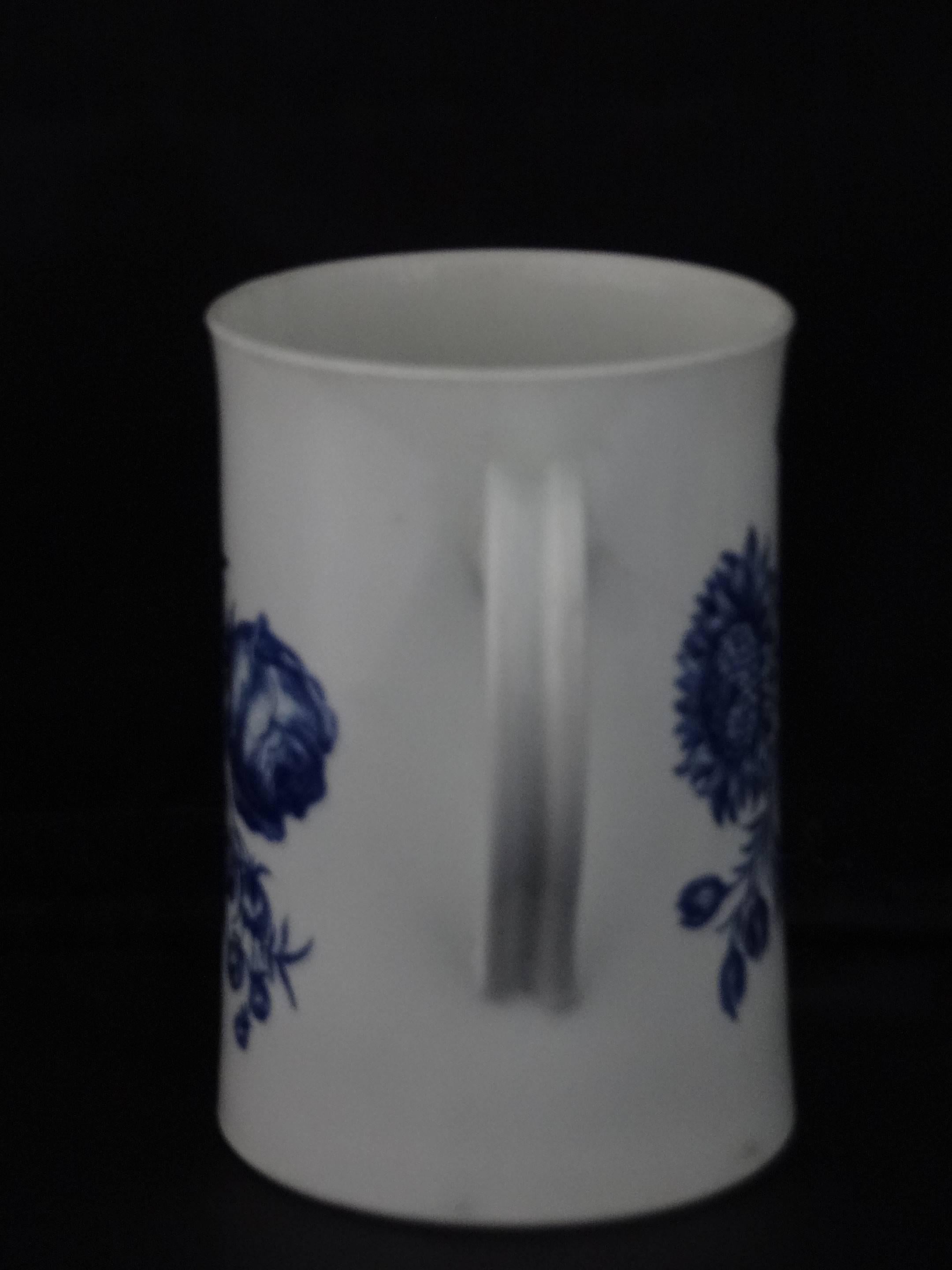 18th Century Porcelain Mug with Blue and White Decoration For Sale