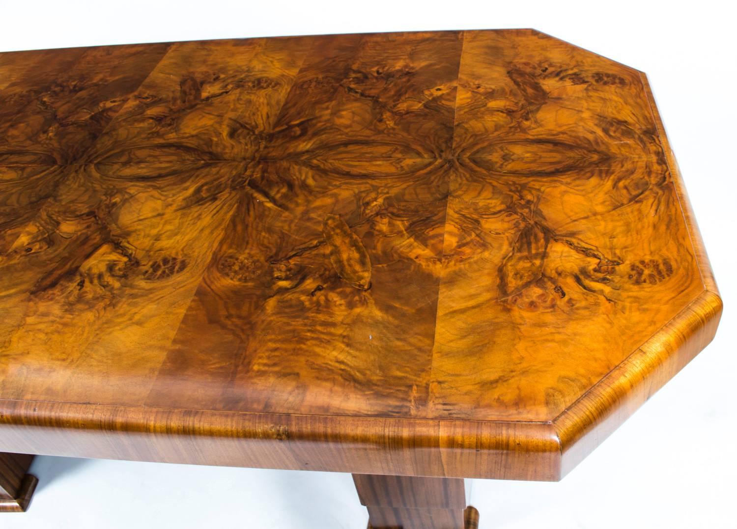 1930s Art Deco Dining Table Burr Walnut In Excellent Condition In London, GB