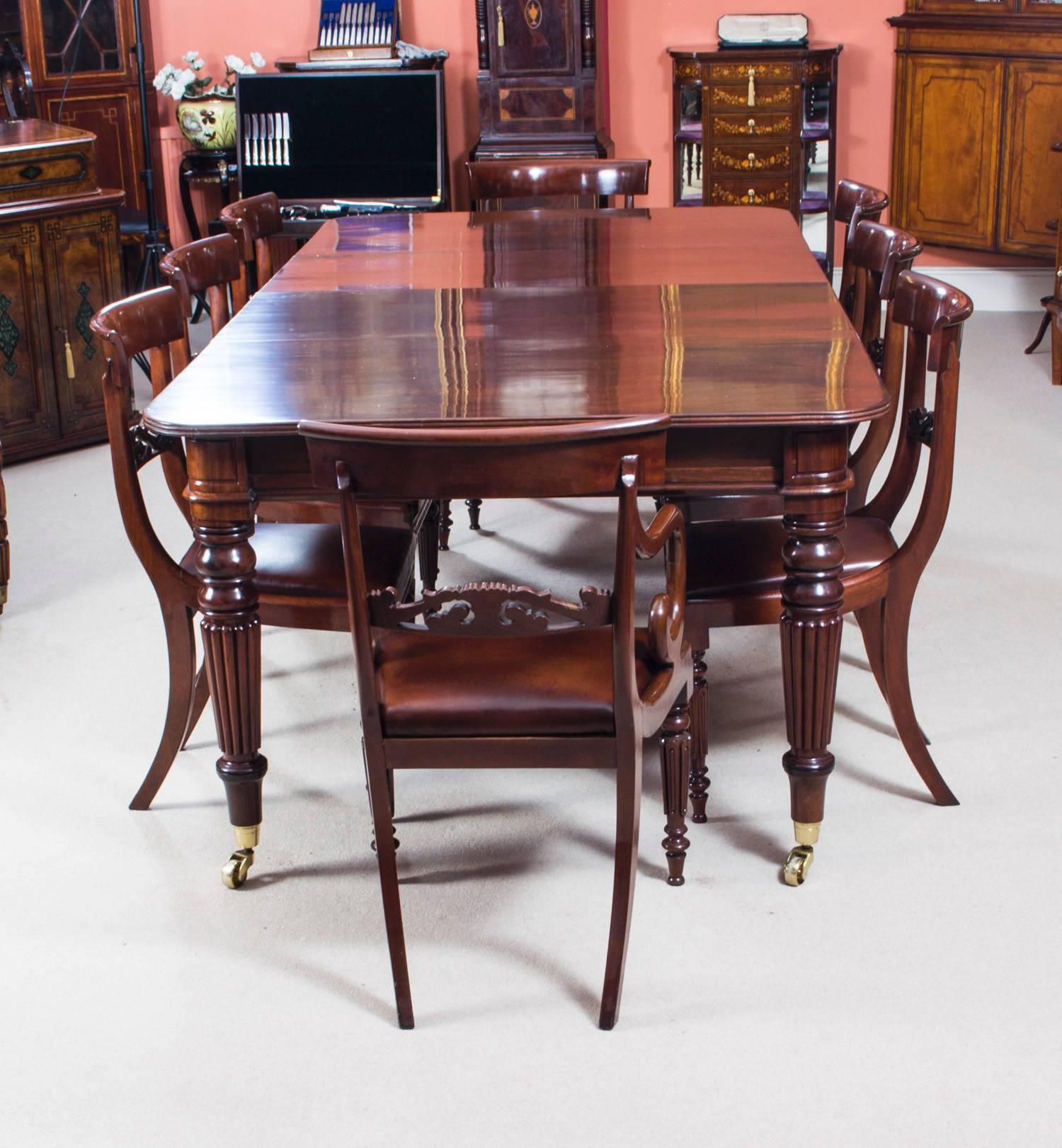 A very rare opportunity to own an antique English Regency dining room table in the manner of Gillows, circa 1820 in date, with eight antique Regency dining chairs, also circa 1820 in date 

This amazing table has two original leaves, can sit eight