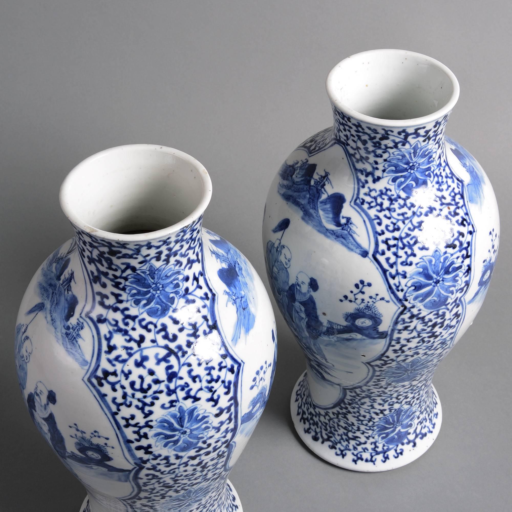 Pair of 19th Century Qing Period Blue and White Porcelain Vases In Good Condition In London, GB