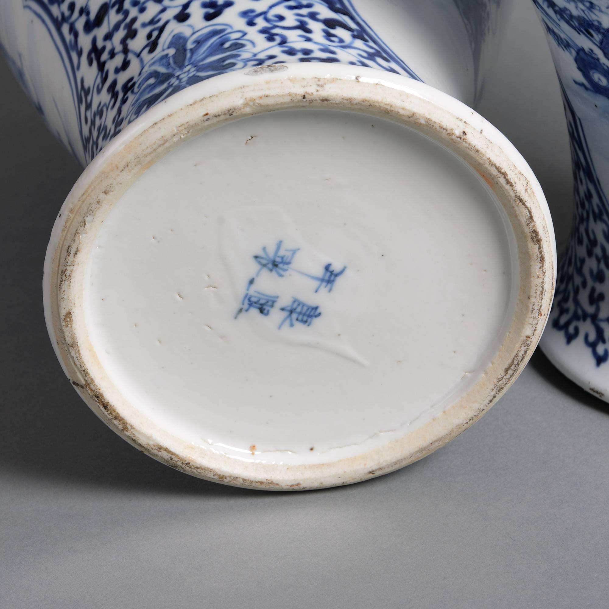 Pair of 19th Century Qing Period Blue and White Porcelain Vases For Sale 1