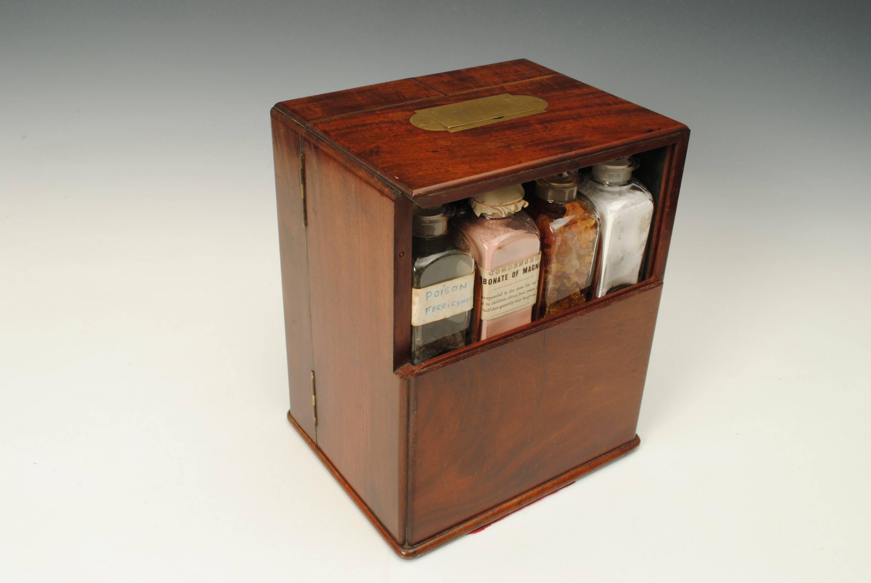 Regency Apothecaries Box In Good Condition In Lincolnshire, GB