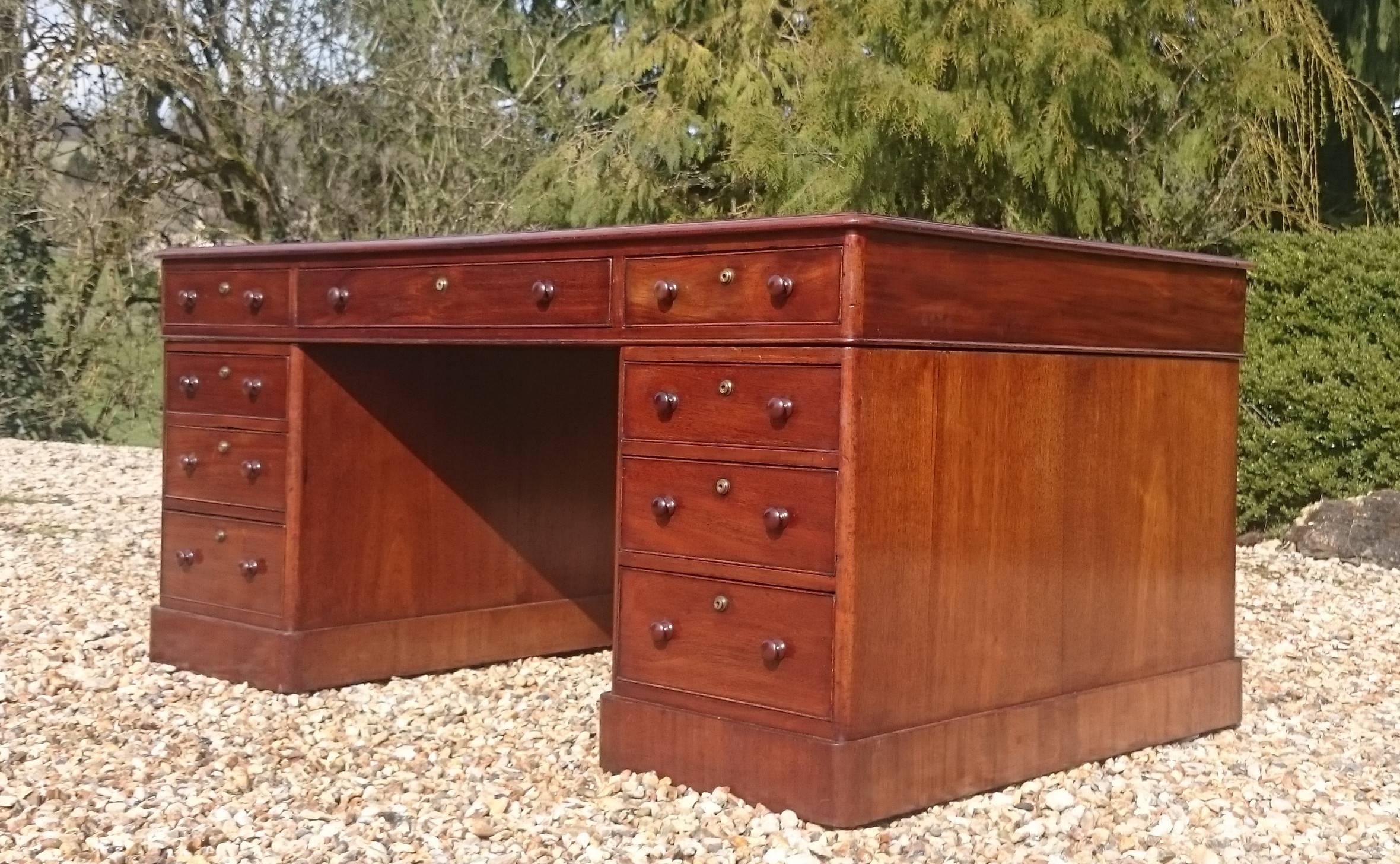 Early 19th Century Antique Partners Pedestal Desk In Good Condition In Gloucestershire, GB