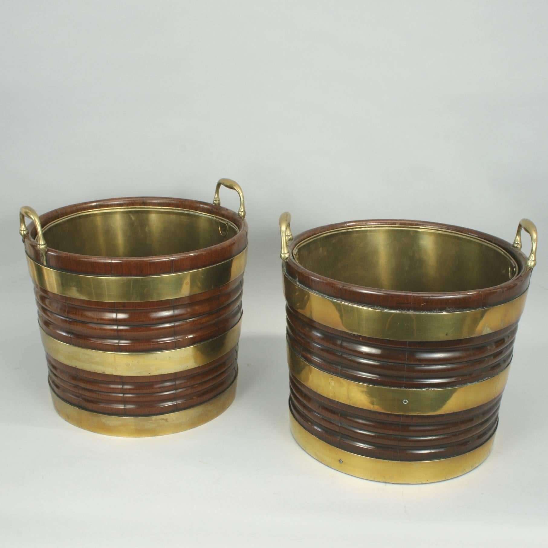 Fine Pair of Irish Peat Buckets in Mahogany and Brass In Good Condition For Sale In Oxfordshire, GB