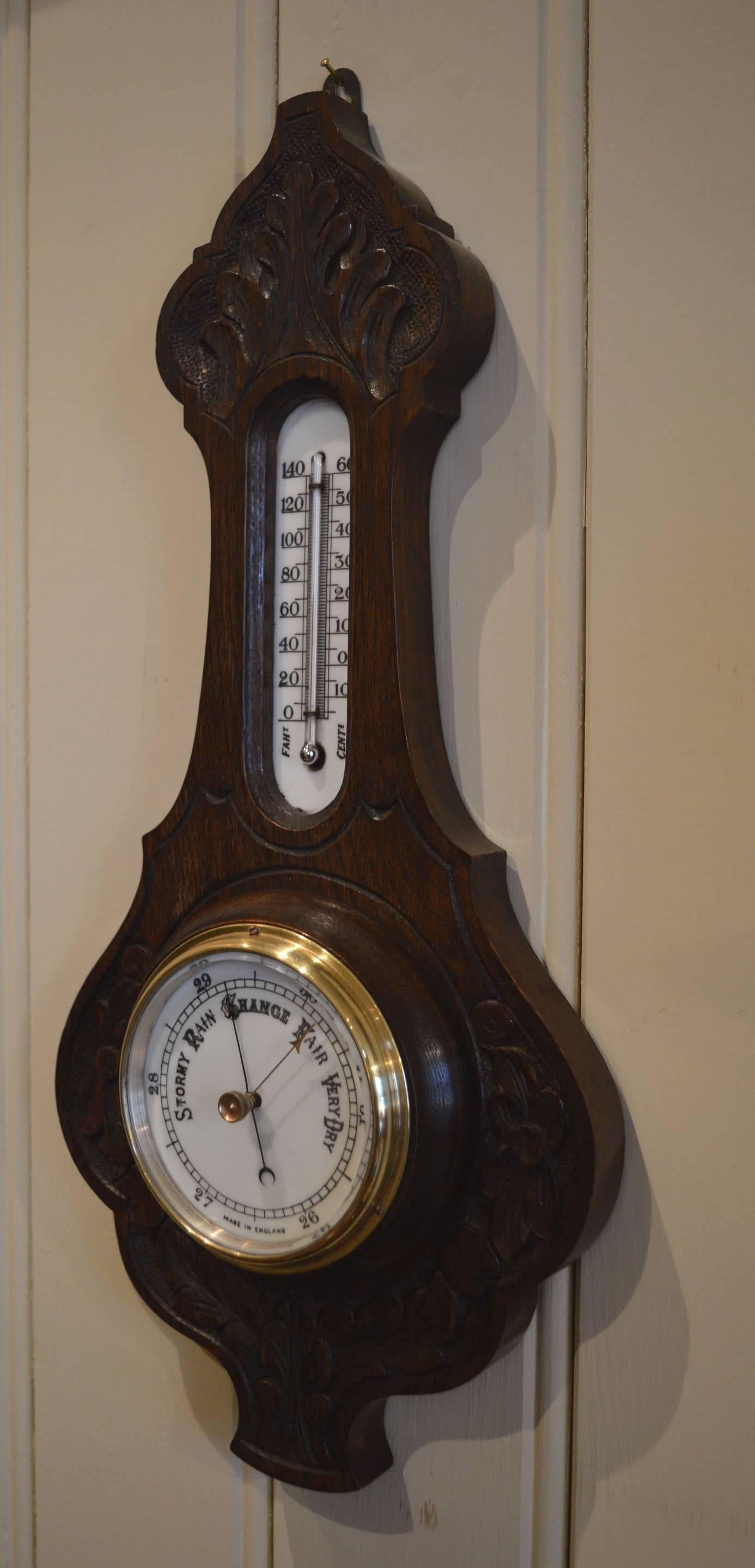 Small Edwardian Oak Aneroid Barometer In Good Condition For Sale In Buckinghamshire, GB