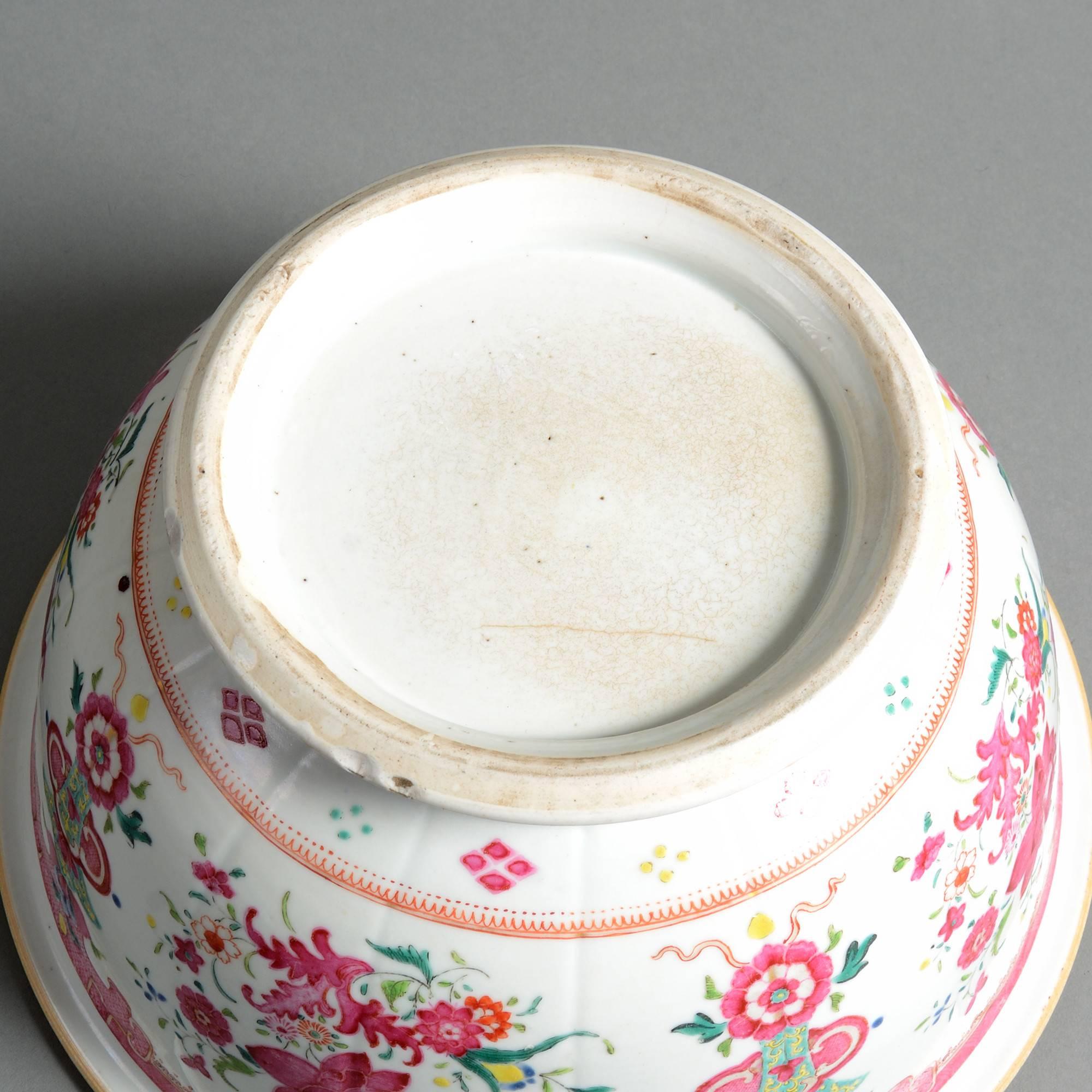 Early 19th Century Famille Rose Porcelain Bowl In Good Condition In London, GB